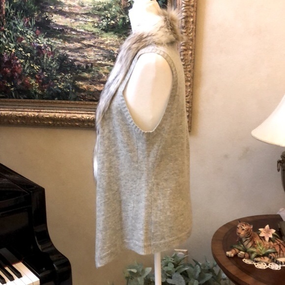 SKIES ARE BLUE  Open Front Waterfall Style Gray Knit Vest Faux Fur Trim Women Sm - Picture 5 of 16